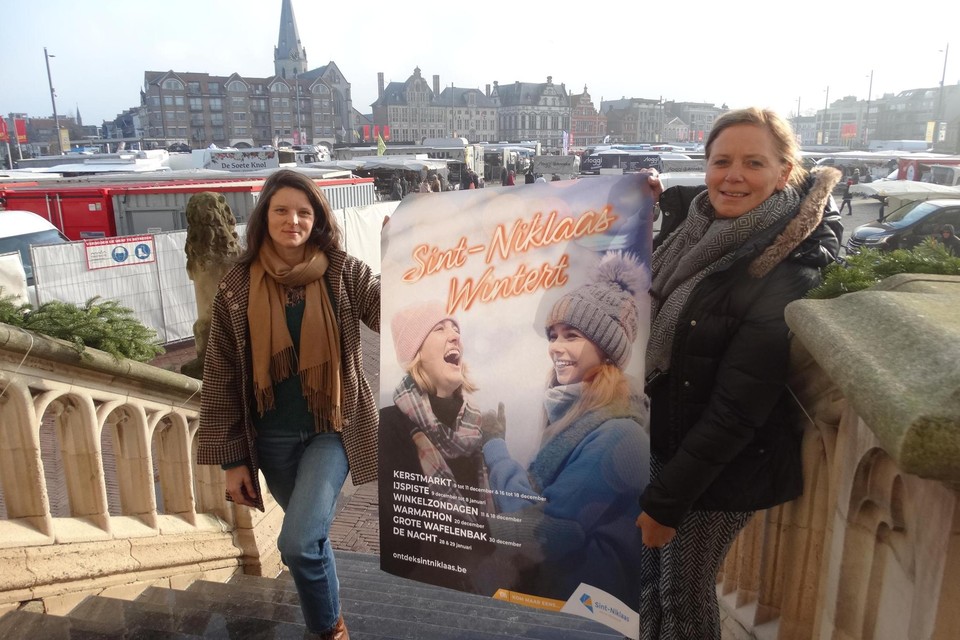Schepen Ine Somers en Carolien Verriest van de dienst Evenementen stellen vol trots ‘Sint-Niklaas Wintert’ voor. 