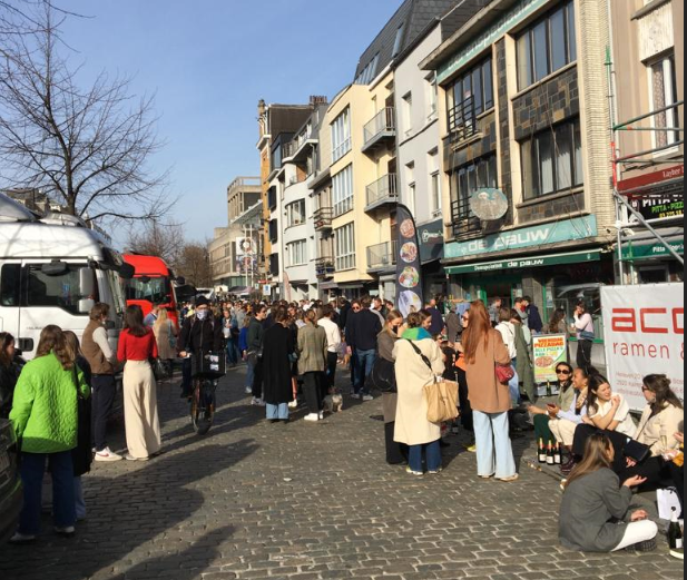 Hustle and bustle on the Theaterplein.