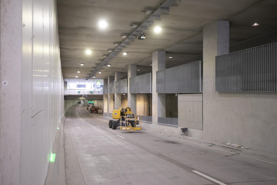 De aanloop naar de 750 meter lange autotunnel.