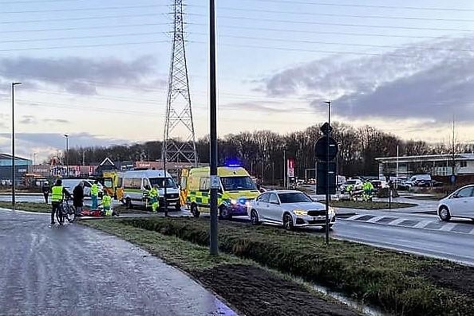 Onder meer op de Deurnesteenweg net over de gemeentegrens in Wijnegem richting nieuwe Hoogmolenbrug (Quick/Desco), was het spekglad en kwam een fietser zwaar ten val.