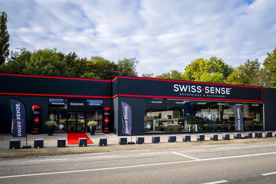 Swiss Sense mocht de bestaande handelszaak met werkplaats vernieuwen.