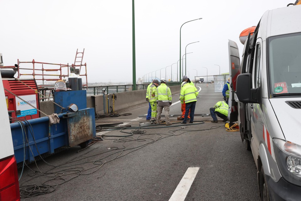 Ook op 19 december 2019 werd een noodherstelling uitgevoerd op het viaduct van Merksem. 
