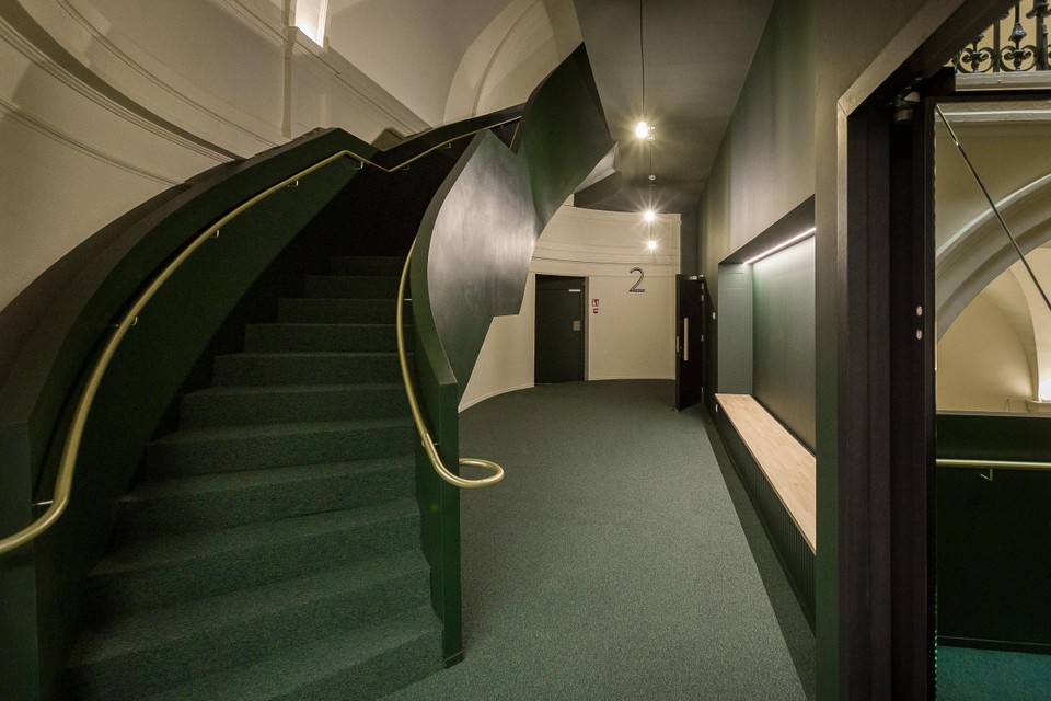 De filmzalen zijn bereikbaar met trappen, maar ook met een lift. 