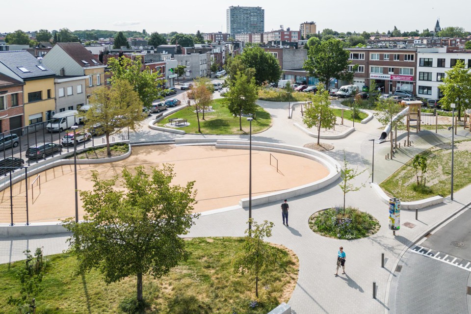 Het Michel Willemsplein in Wilrijk wordt als voorbeeld genomen voor wat het bestuur ziet als een levendige stad en slim ruimtegebruik.