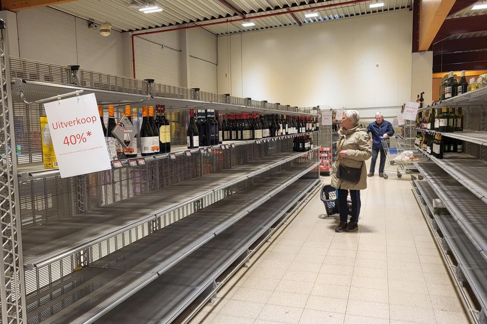 In de laatste dagen voor de sluiting zijn er op tal van producten nog koopjes te scoren in Alvo Supermarkt Heylen.