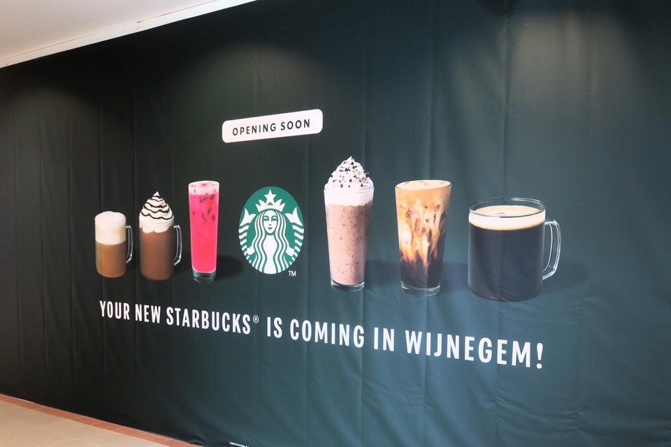 Starbucks is alvast gestart met zijn koffiezaak in te richten, achter dit scherm.