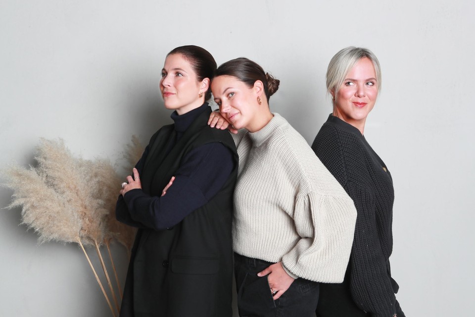 Les soeurs: Clio (38), Kay (35) en Julie (32) Hendrickx.