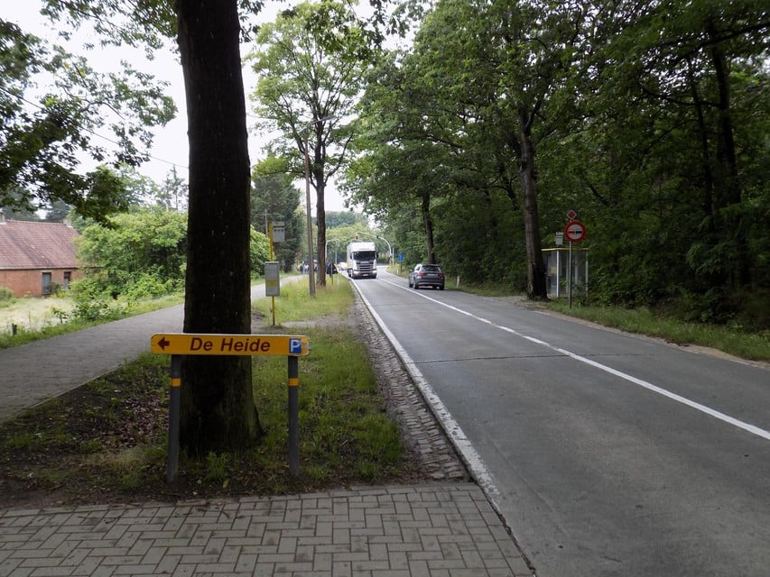 Het Agentschap Wegen en Verkeer gaat ook de voorsorteerstrook voor auto‘s vanuit Lichtaart richting het pretpark een pak langer maken.