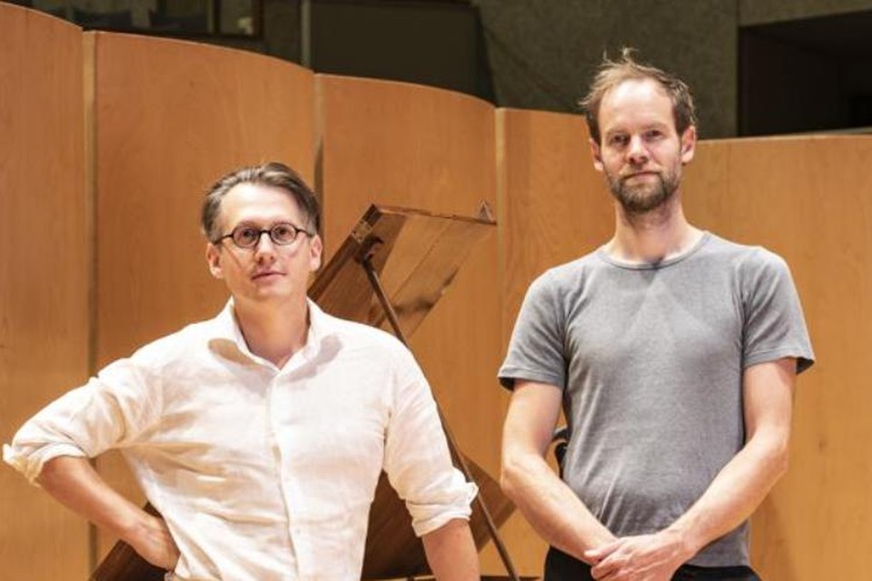 Klassiek pianist Nicolas Callot en muzikant-acteur Wannes Cappelle slaan de handen in elkaar voor een plaat met vertalingen van liederen van Franz Schubert. 