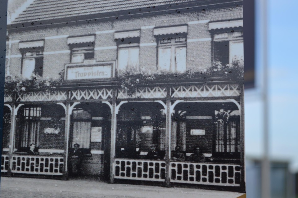 Het eerste Café Trappisten, voorheen herberg-kruidenier Huize ten Halve.