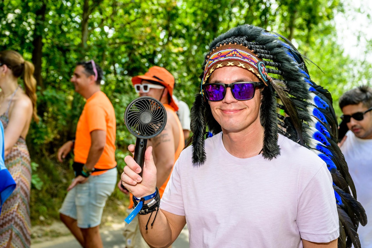 Knokken Tegen De Zon: Hoe Wapenen Tomorrowland-gangers Zich Tegen De ...