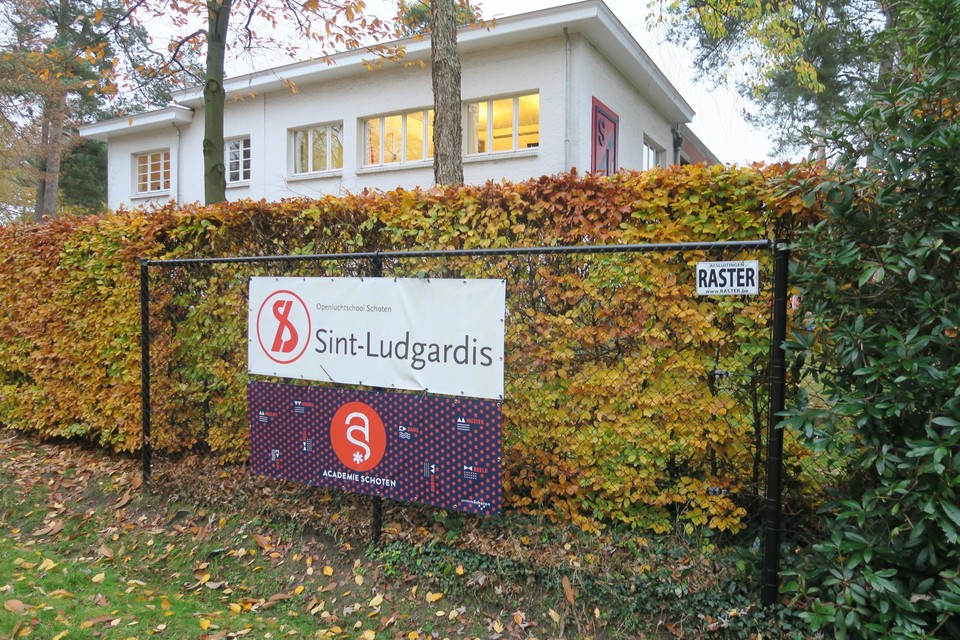 De Sint-Ludgardisschool is nog open en dat mag gezien het hoge absenteïsme een wonder heten.  