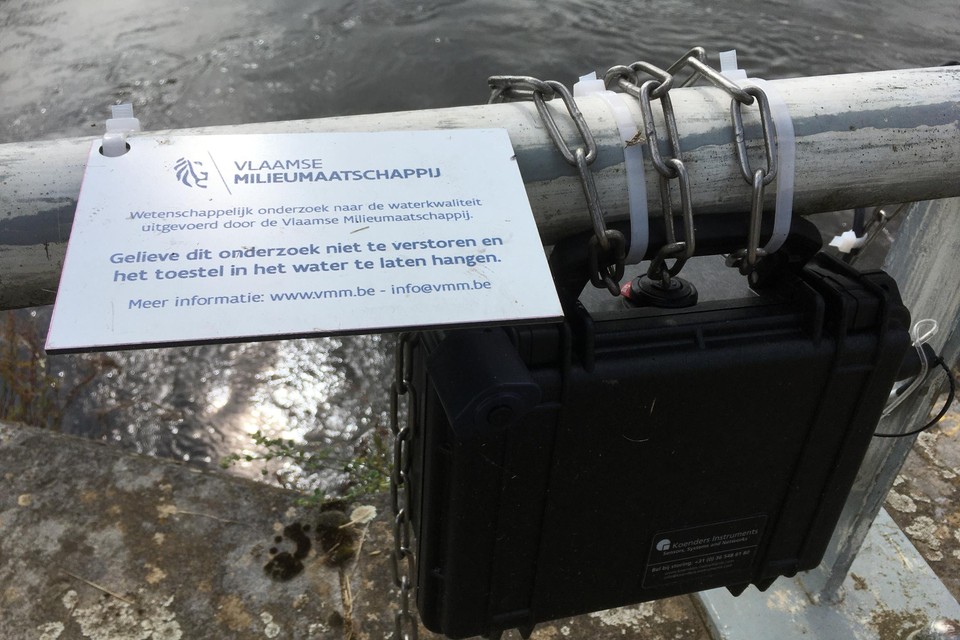 De Vlaamse Milieumaatschappij plaatste beluchters aan het Schulensmeer om opnieuw zuurstof in het water te krijgen en zo de vissterfte en geurhinder tegen te gaan.