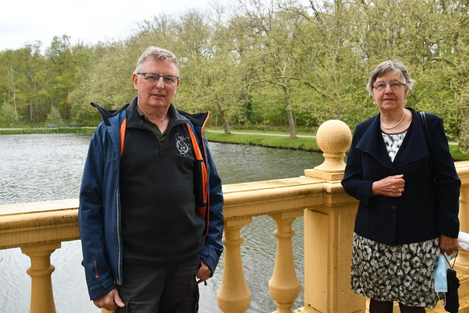 Voorzitter Edward De Bruyn en bestuurslid Maria Boeykens van wandelclub Kwik stelden de wandelingen voor.