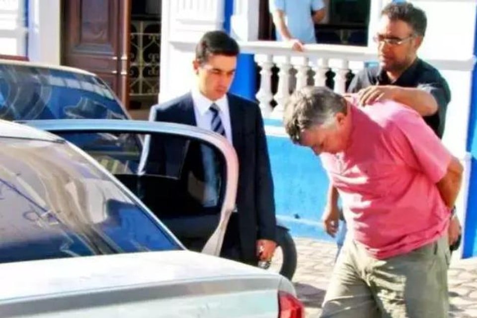 Sergio Roberto De Carvalho, alias Paul Wouters, bij een van zijn vele arrestaties in 2009.