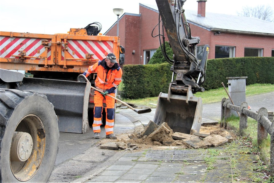 De technische dienst is al met de ontharding gestart.