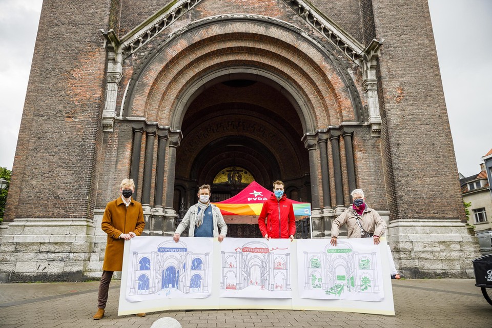 Fenna Bouve maakte drie schetsen met de ideeën van de buurt.