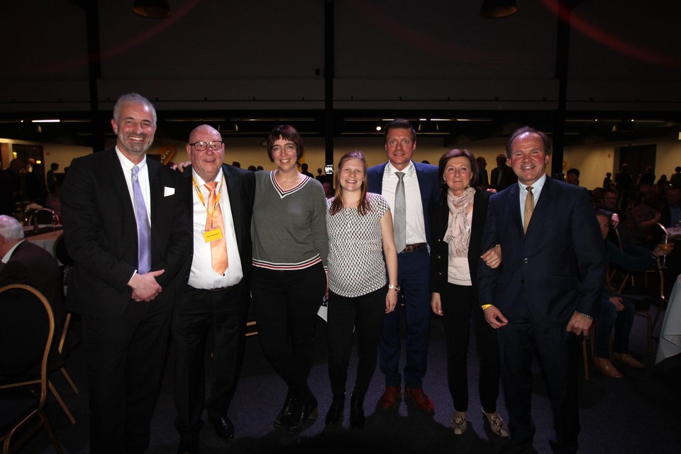 Philippe Muyters (rechts) bij de voorstelling van de N-VA-lijst in 2018, met Birre Timmermans als derde van links en naast haar voorzitter Hugo Van Bueren 