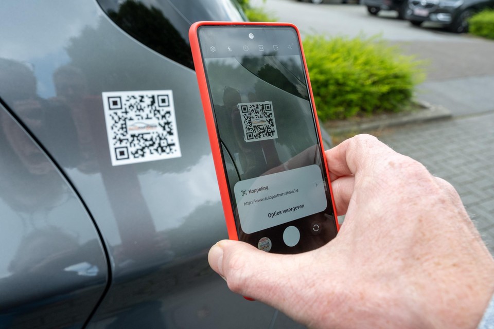 Met de Share Mobility app van Autopartners kan je een van de twee deelauto’s in Bornem reserveren.