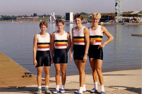 Annelies Bredael (tweede van rechts) op haar eerste Olympische Spelen in Seoul in 1988 met links van haar Lucia Foque, ook uit Willebroek. 