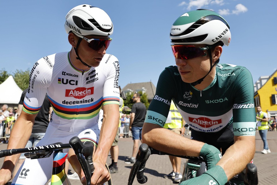 ETTEN-LEUR - World champion Mathieu van der Poel during the Pro Cycling  Tour Etten-Leur. Van der Poel shows for the first time his rainbow jersey  that he won during the World Cycling