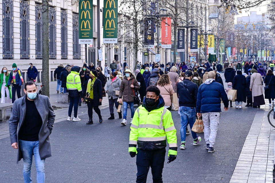 Op de Meir werden van december tot half januari 53 mensen beboet omdat ze de coronamaatregelen niet naleefden.