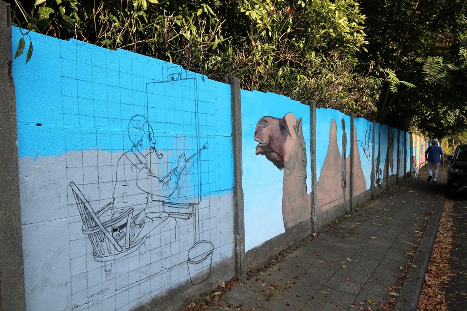 Een deel van de kunstmuur in de Groenenborglei. 