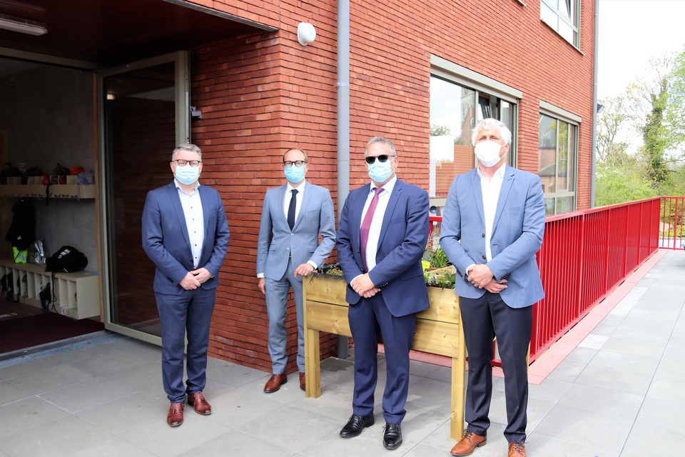 Burgemeester Koen Van den Heuvel, minister Ben Weyts, algemeen directeur Sjabi+ Ivo Marnef en directeur van De Krinkel Hans Segers.