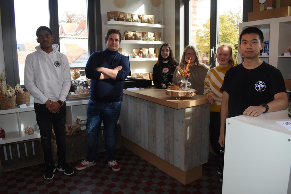Gianni Nyda, Dante Radchenko, Britt Visser, Bauke Sannen, Leonie Cools en Melvin Jin.