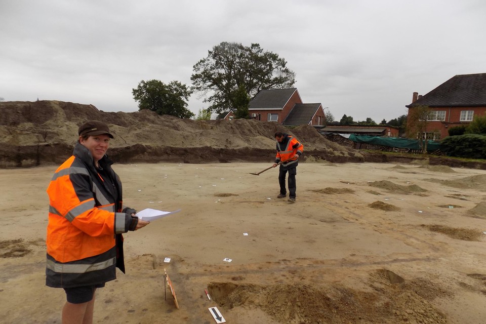 Bij de opgravingen van vorig jaar in de Koepoortstraat in Meerhout kwam ook een zeldzame waterput, opgebouwd met houten wielen, boven.