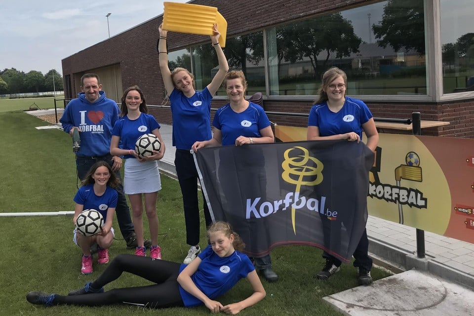 De nieuwe accommodatie van korfbalclub RKC, die volledig gebouwd werd door vrijwilligers, heeft in totaal 280.000 euro gekost.