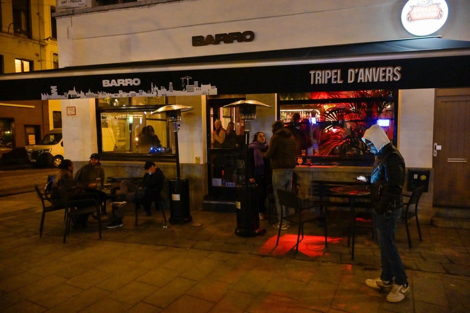 Cocktail bar Barro on the corner of Sint-Paulusplaats. 