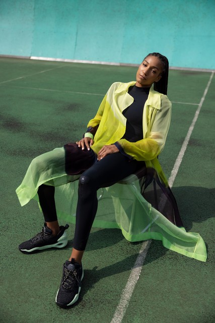 Catsuit: Nike x Matthew Williams, jas: Dries van Noten, schoenen: