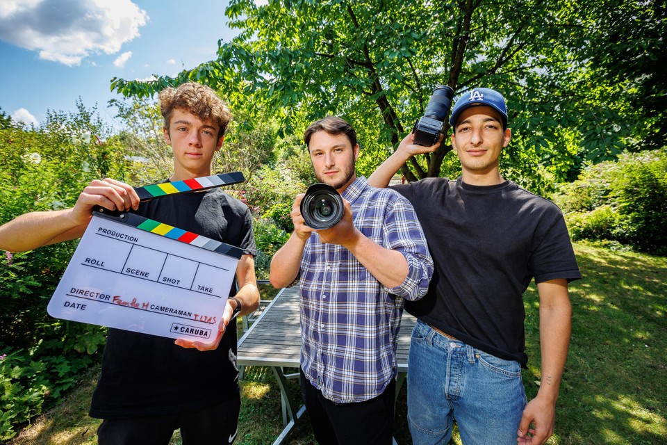 Student Wout Lambrecht (midden) samen met zijn medewerkers Yarno Michiels en Ilias Pauwels. Het videoproductiebedrijf werkt mee aan video in Spa-Francorchamps. 