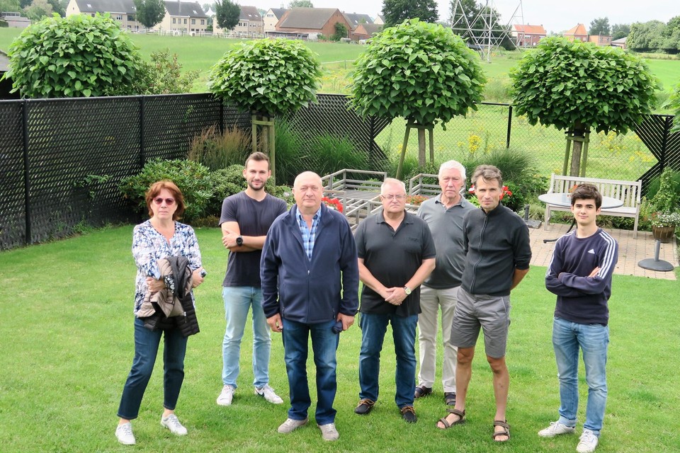Een delegatie van de bewoners van de Merksemsebaan en Ertbruggestraat die niet tegen de invulling van de achterliggende weiden gekampt zijn, maar wel tegen de manier waarop dit nu voorzien is met liefst 290 woningen, waarvan de helft appartementen.