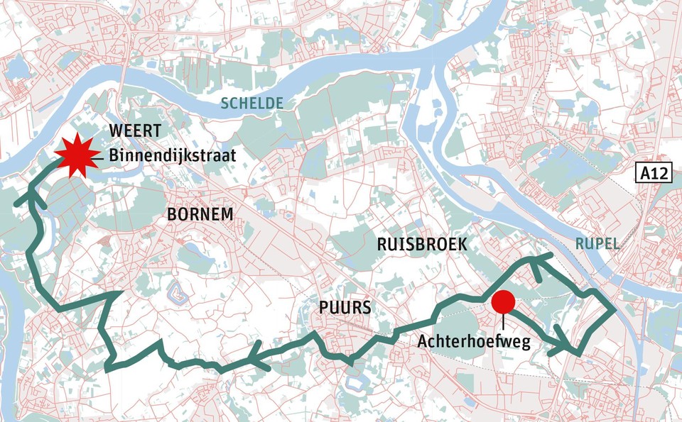 Politieploegen konden de wagen na een achtervolging van ruim twintig kilometer in Weert klemrijden.