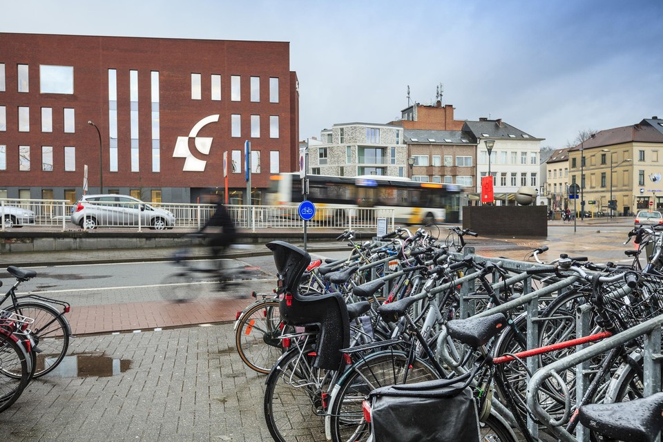 De diefstallen vonden plaats aan het station van Mechelen.