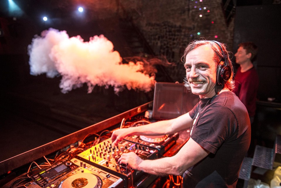 Dj Smos in Café d’Anvers