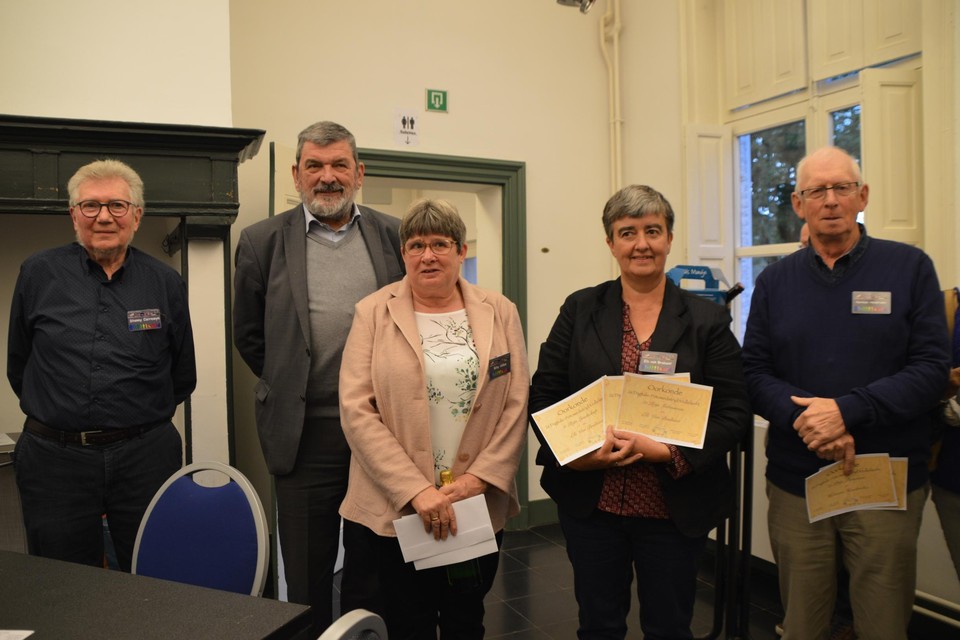 Stanny Correwyn, burgemeester Harry Hendrickx, Rita Hillen (derde prijs landschap), Els Van Brabant (eerste prijs landschap en personen) en Herman Hendrickx (eerste prijs gebouwen).