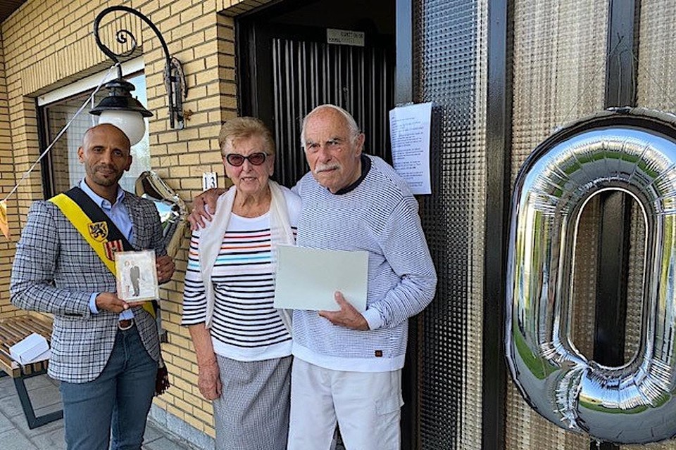 De Mechelse schepen Abdrahman Labsir kwam de jubilarissen feliciteren .