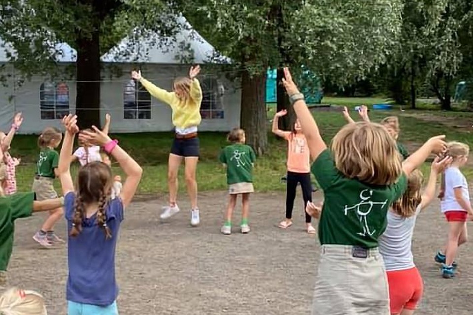 Het grote aantal besmettingen op het Molse Chirokamp (archieffoto) tikt nu in de cijfers door, maar ook elders lopen die weer op.