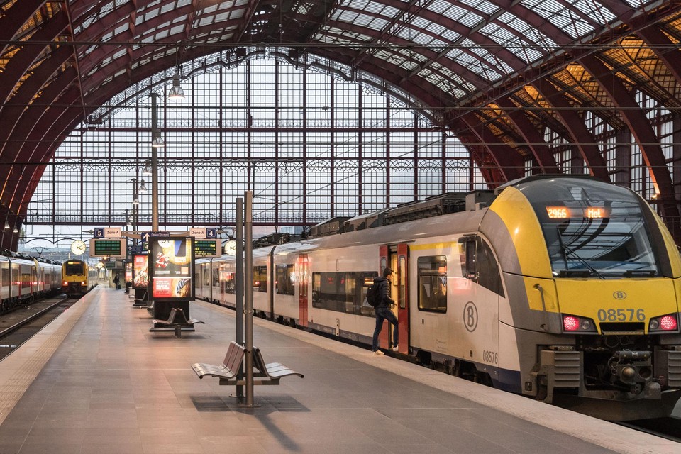 Ruim 9.000 treinen werden in de tweede helft van vorig jaar geheel of deels afgeschaft in de provincie Antwerpen.