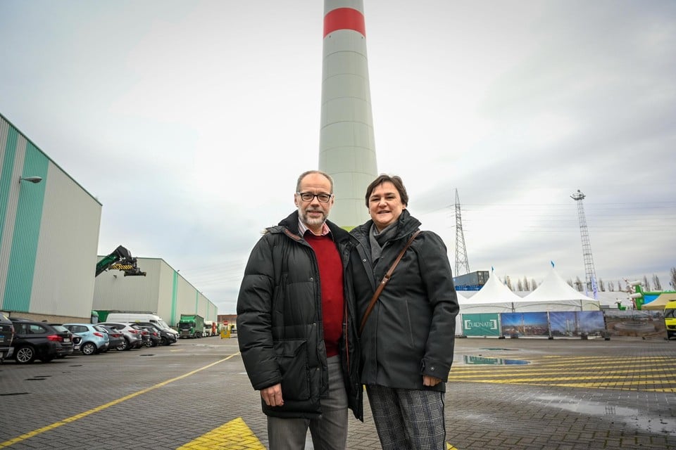 Wanda en haar man Erik behoren tot de 1.380 coöperanten die de nieuwe windmolens mee financierden, net zoals hun twee kinderen: “Elk lid van ons gezin heeft 3.000 euro in dit project belegd.” 
