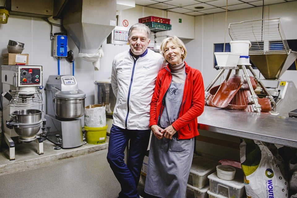 Peter Staut en Nora De Keirsmaecker in de bakkerij. 