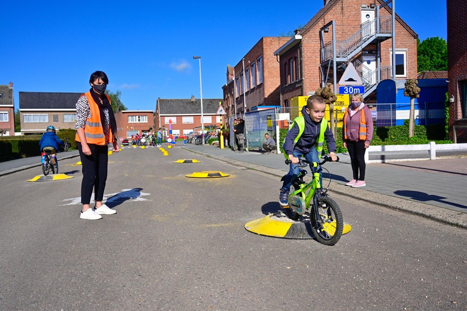 Het verkeersparcours werd opgesteld voor de Sint-Jozefschool en vormde een serieuze uitdaging voor de fietsertjes.