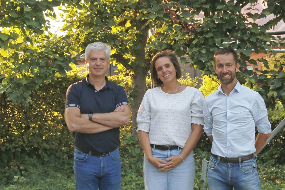 Voorzitter Bart Wuyts van Mirho met Bea Van Bergen en Joeri Van Gils, die samen het directieteam vormen. 