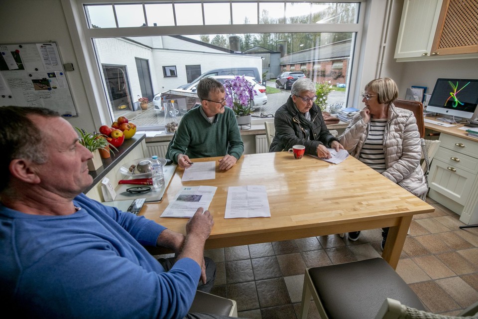 Koen Staquet (links) is de heisa beu. “Vinden ze het normaal dat ik die goede gronden zomaar moet opgeven?”