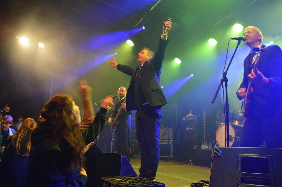 De Kreunaers, de tributeband van de Kreuners, in Pulderbos.