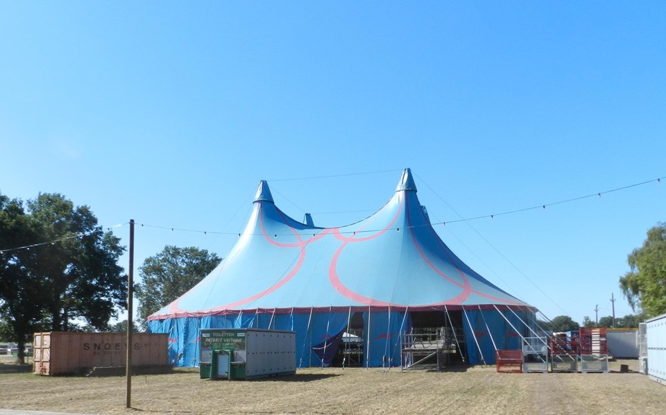 De nieuwe tent van de Joker Stage, die dichter bij de camping staat. 