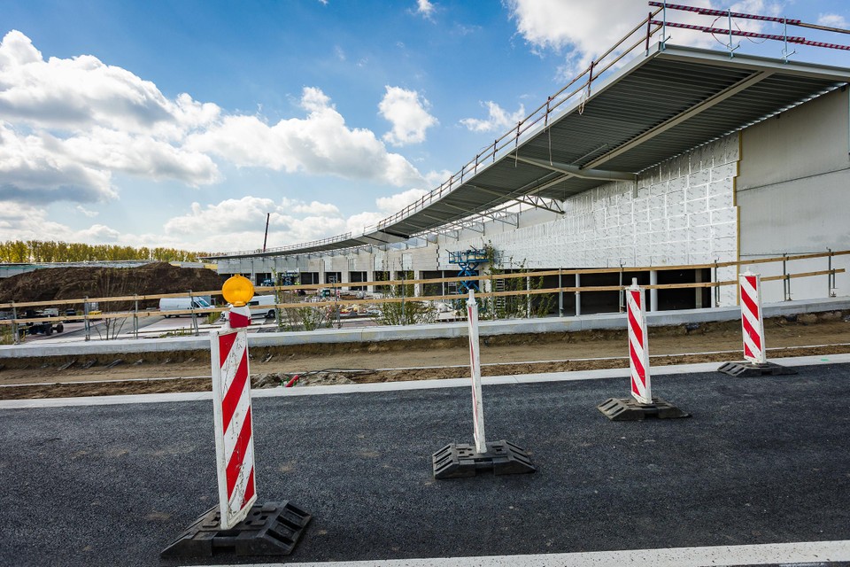 De bouw van het winkelpark schiet goed op.